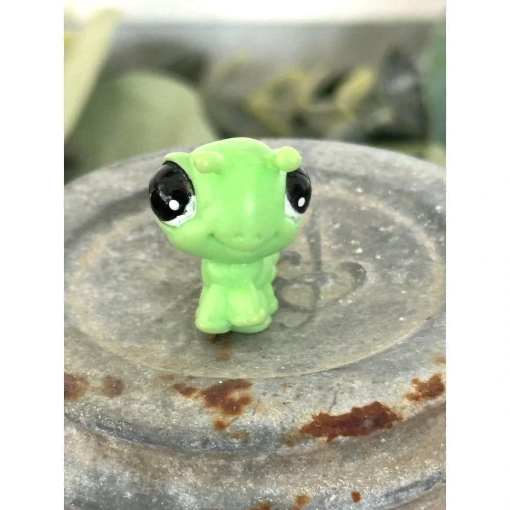 Littlest Pet Shop Sportiest critters green caterpillar authentic Hasbro